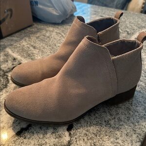 Toms ankle booties Size 9.5 Taupe color